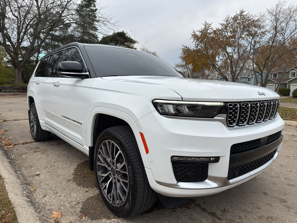 2022 Jeep Grand Cherokee L Summit Reserve photo 3