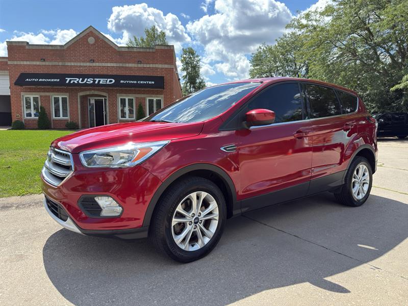 2017 FORD ESCAPE SE