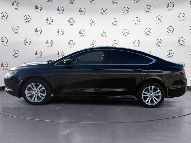 2016 Chrysler 200 Limited photo 2
