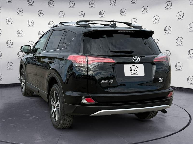 2016 Toyota RAV4 XLE photo 3