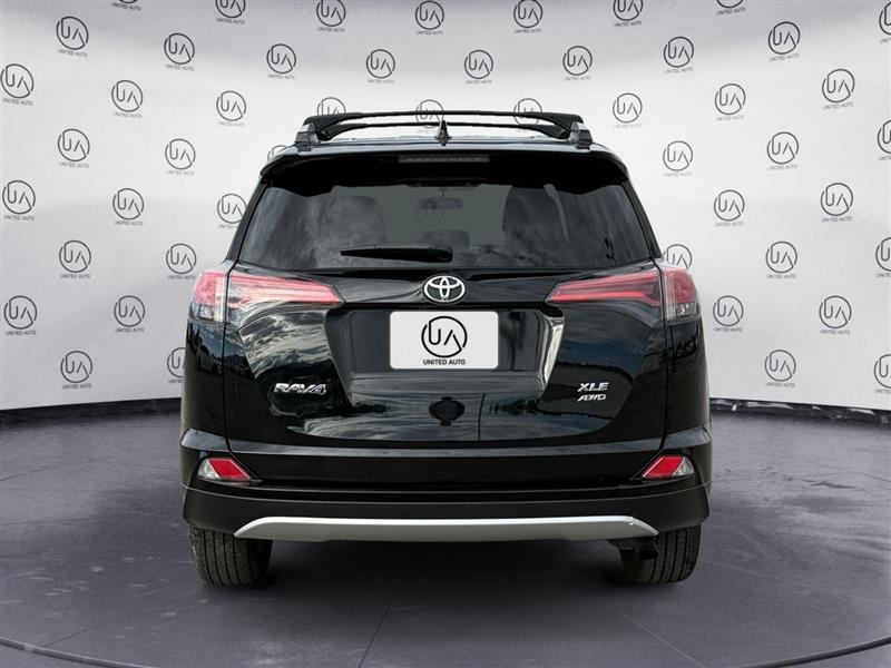 2016 Toyota RAV4 XLE photo 4