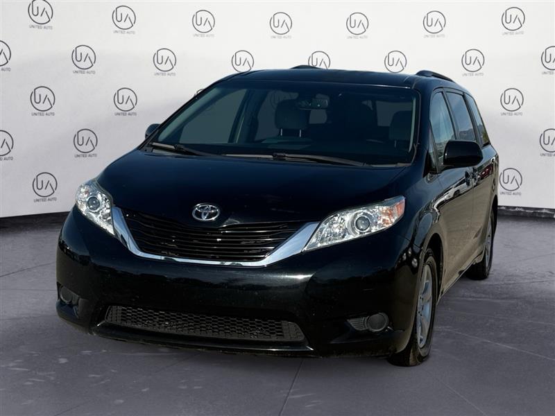 2015 TOYOTA SIENNA LE