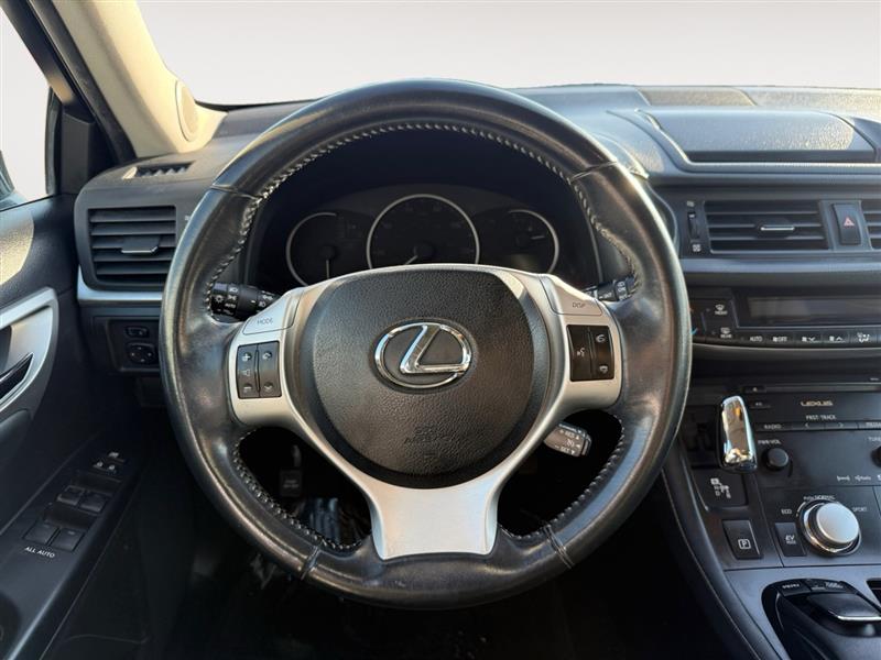 2013 Lexus CT 200h photo 11