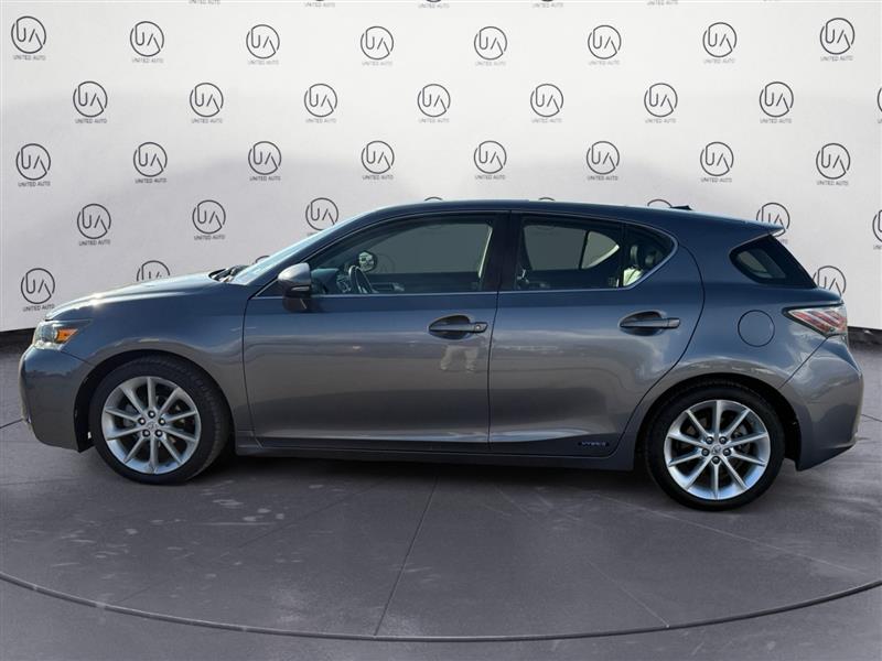 2013 Lexus CT 200h photo 2