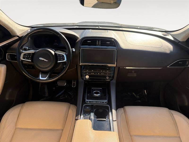 2019 Jaguar F-PACE Prestige photo 10