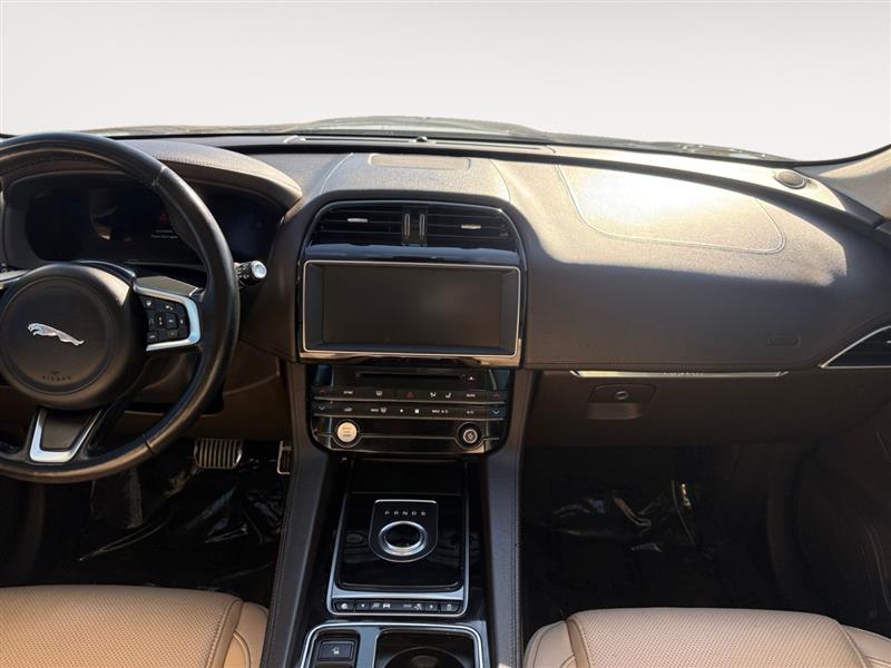 2019 Jaguar F-PACE Prestige photo 11