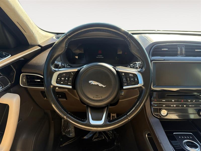 2019 Jaguar F-PACE Prestige photo 12