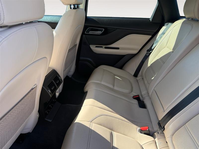 2019 Jaguar F-PACE Prestige photo 13