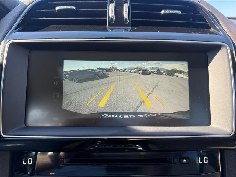 2019 Jaguar F-PACE Prestige photo 15