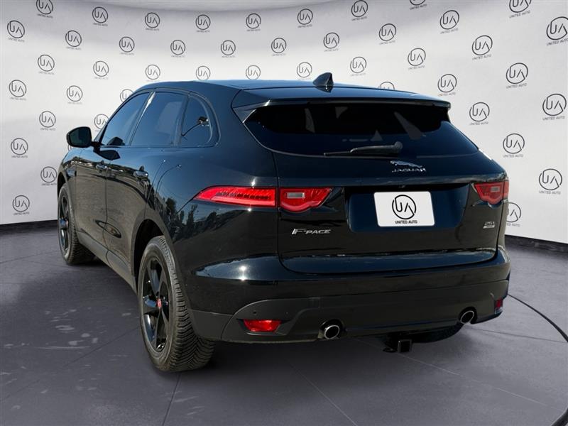 2019 Jaguar F-PACE Prestige photo 3
