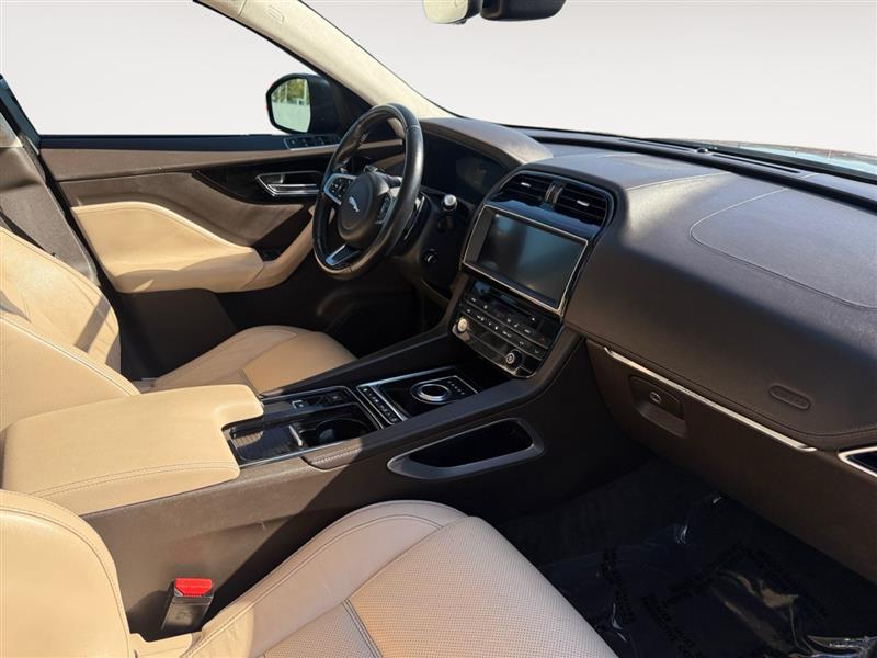 2019 Jaguar F-PACE Prestige photo 9