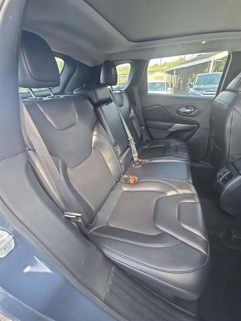 2020 Jeep Cherokee Latitude photo 11