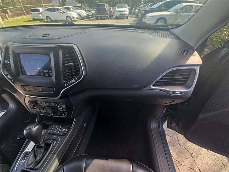 2020 Jeep Cherokee Latitude photo 13