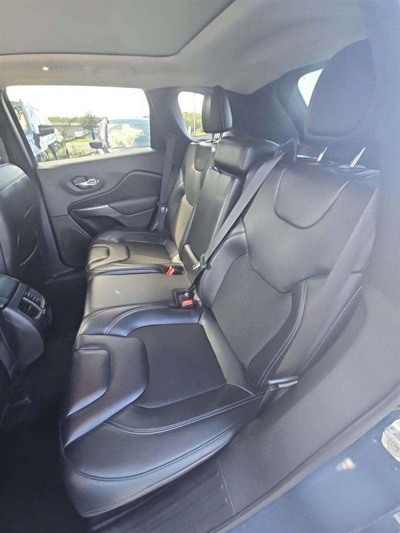 2020 Jeep Cherokee Latitude photo 9