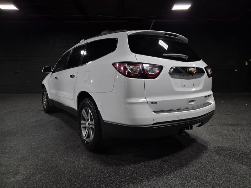 2016 Chevrolet Traverse 2LT photo 2