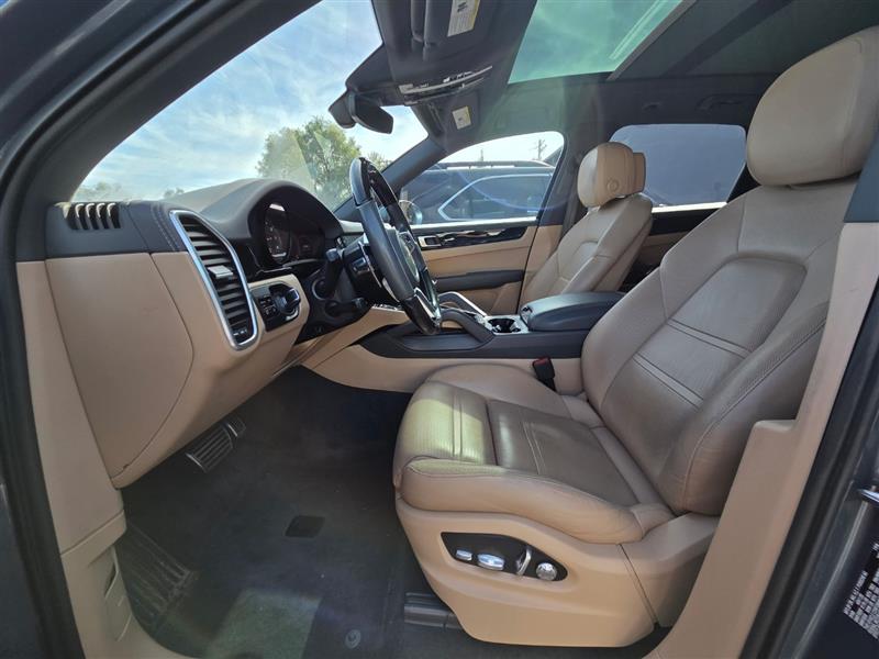 2019 Porsche Cayenne S photo 10