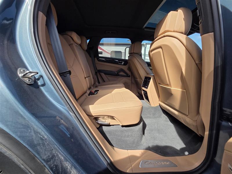2019 Porsche Cayenne S photo 12