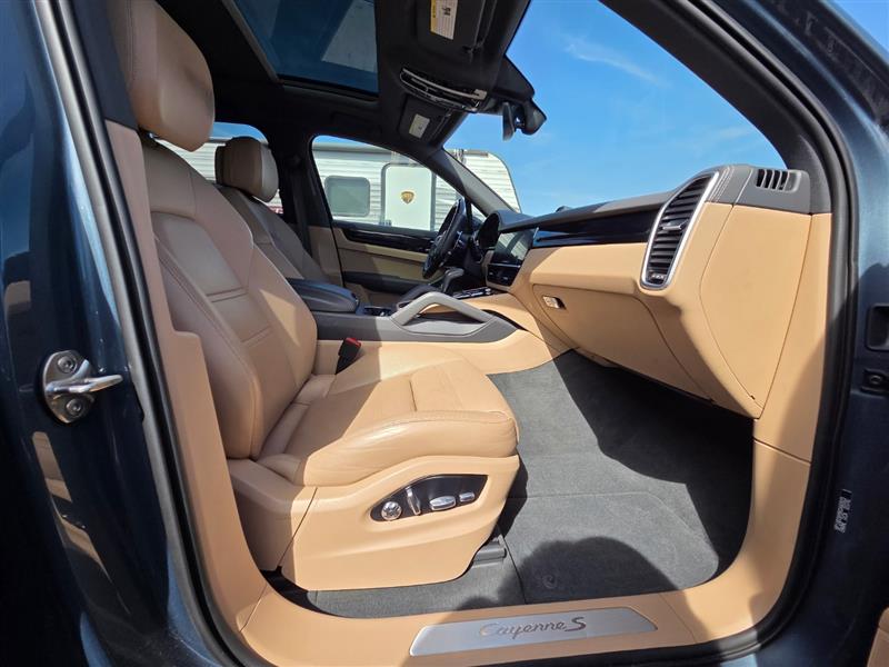 2019 Porsche Cayenne S photo 13