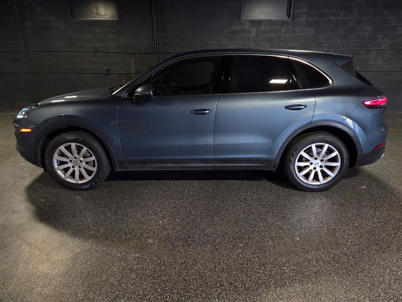 2019 Porsche Cayenne S photo 2