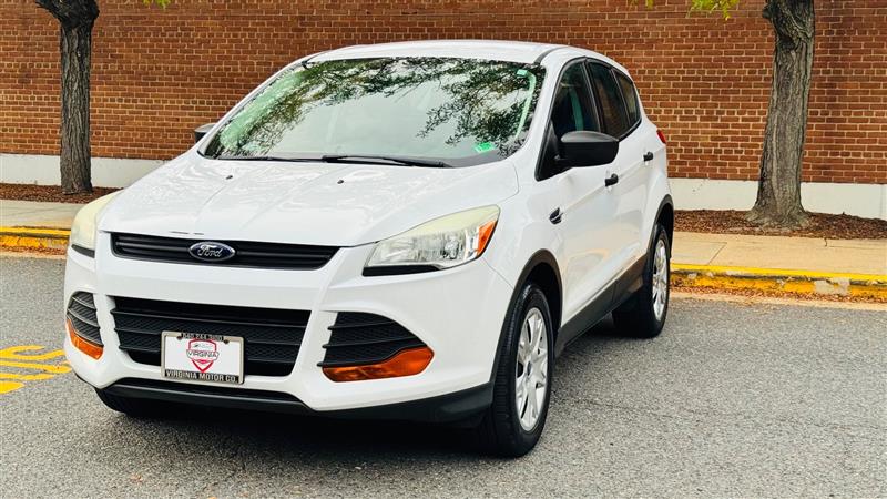 2013 Ford Escape S photo 2
