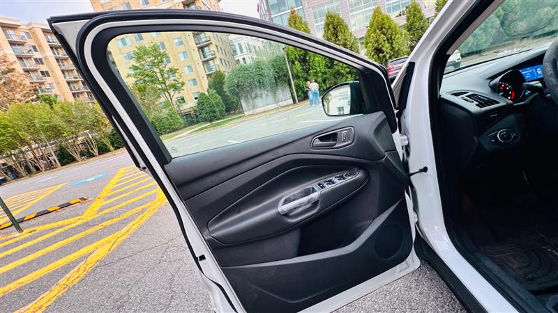 2013 Ford Escape S photo 29