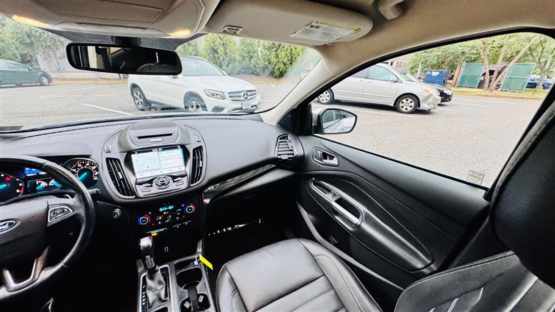 2017 Ford Escape Titanium photo 25