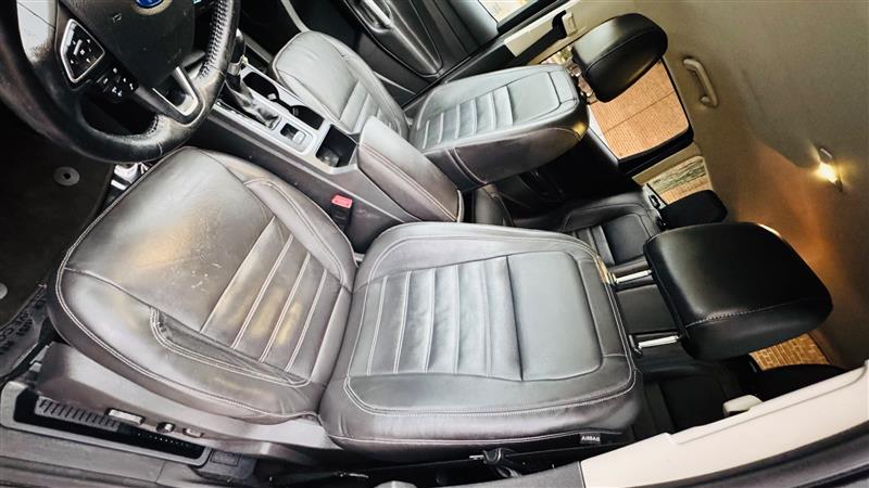 2017 Ford Escape Titanium photo 30