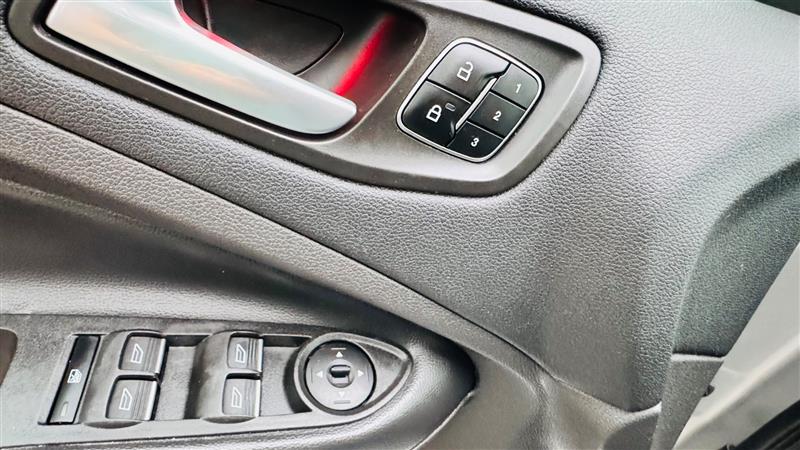 2017 Ford Escape Titanium photo 32