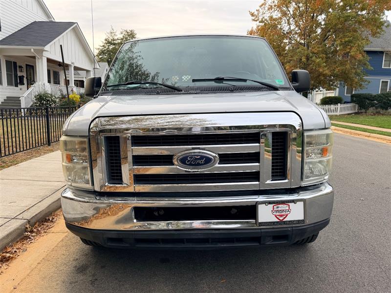 2009 Ford E-250 photo 2