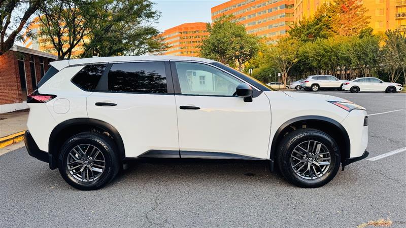 2021 Nissan Rogue S photo 2