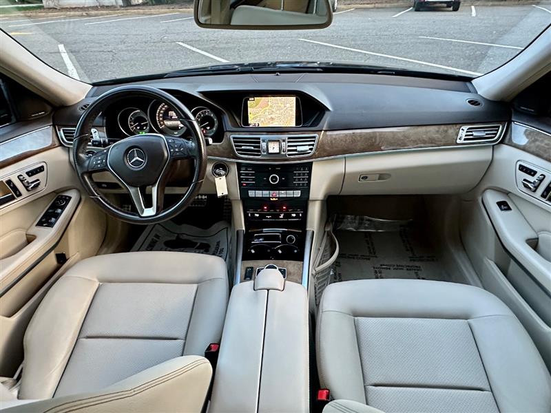 2016 Mercedes Benz E 350 photo 26