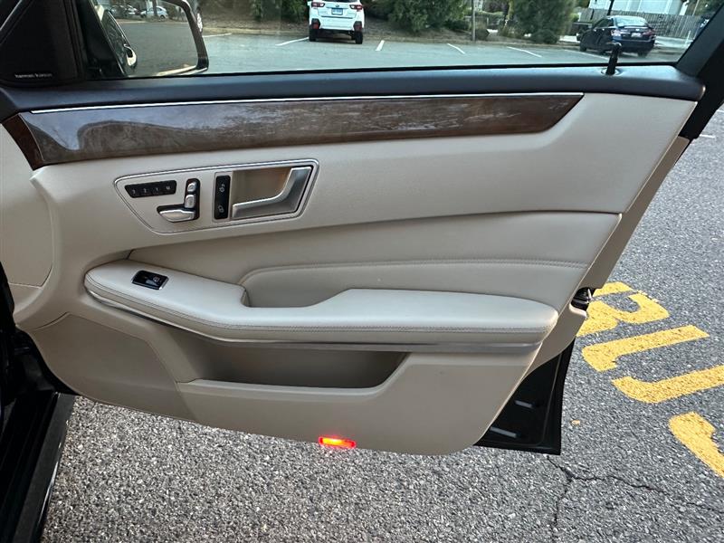 2016 Mercedes Benz E 350 photo 27