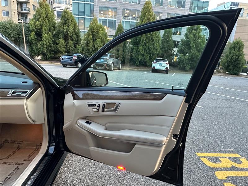 2016 Mercedes Benz E 350 photo 28