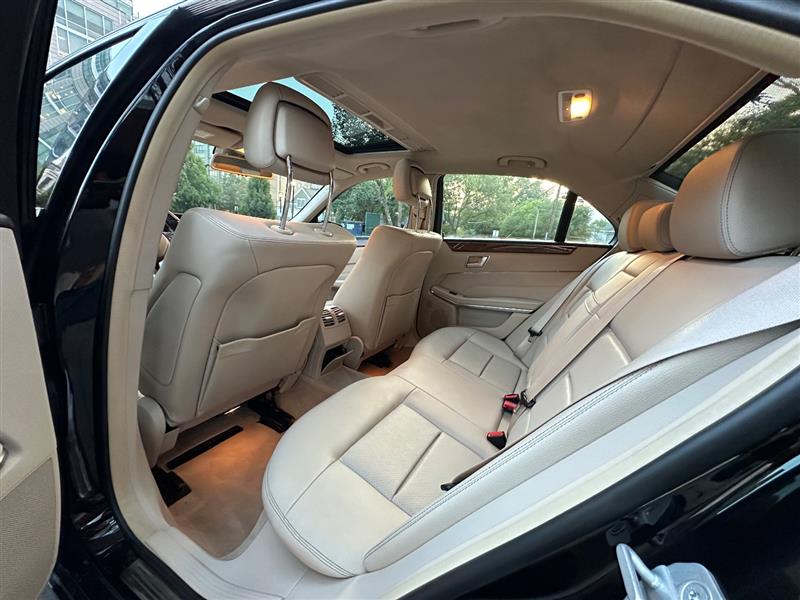 2016 Mercedes Benz E 350 photo 34