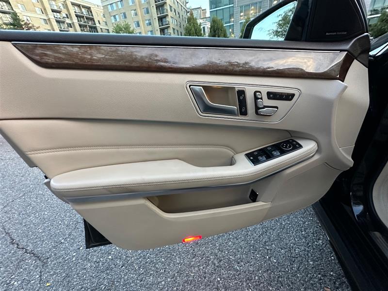 2016 Mercedes Benz E 350 photo 38