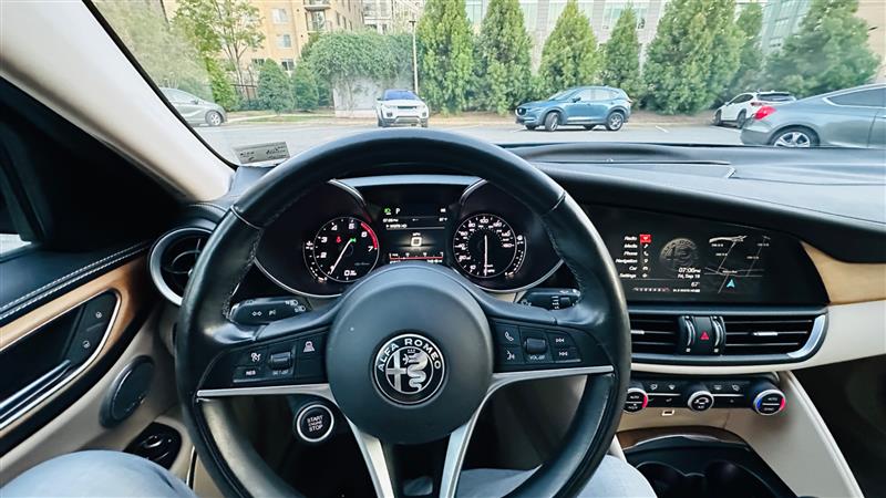 2018 Alfa Romeo Giulia Ti photo 16