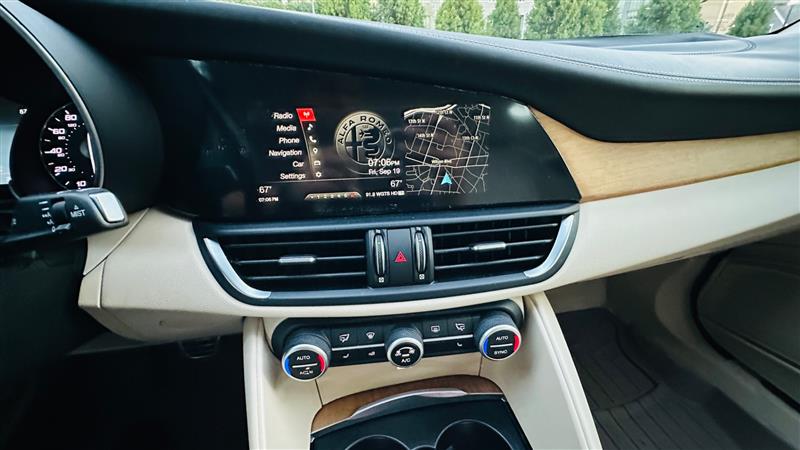 2018 Alfa Romeo Giulia Ti photo 17