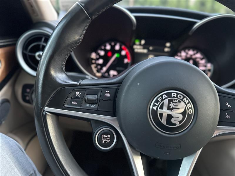 2018 Alfa Romeo Giulia Ti photo 22