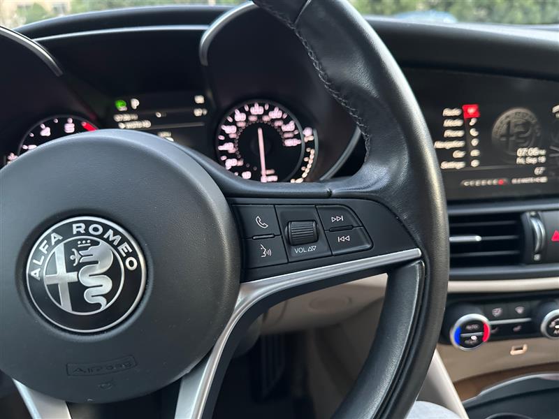 2018 Alfa Romeo Giulia Ti photo 23